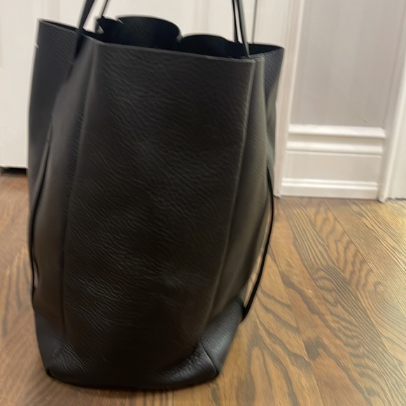 *SOLD* Balenciaga Everyday Tote - Picture 6 of 9